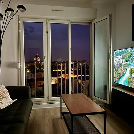 Floor With Monument Views Apartment